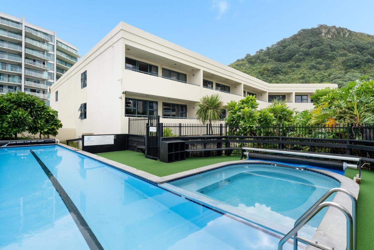 Oceanside Apartment With Garden Views Mount Maunganui Esterno foto